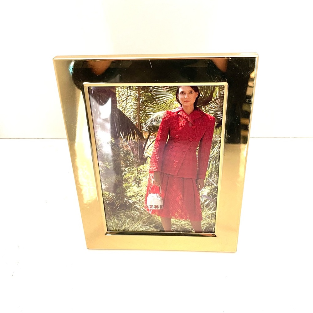 🔥$12. or Bundle 3 for $30.  Purchase. Brass Photo Frame (5”x7”)